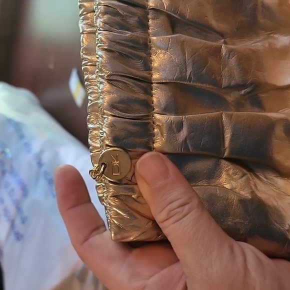 Donna Katen, Gold Hand clutch. - Picture 4 of 5